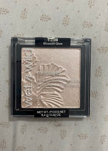 Wet n Wild Blossom Glow Aydınlatıcı