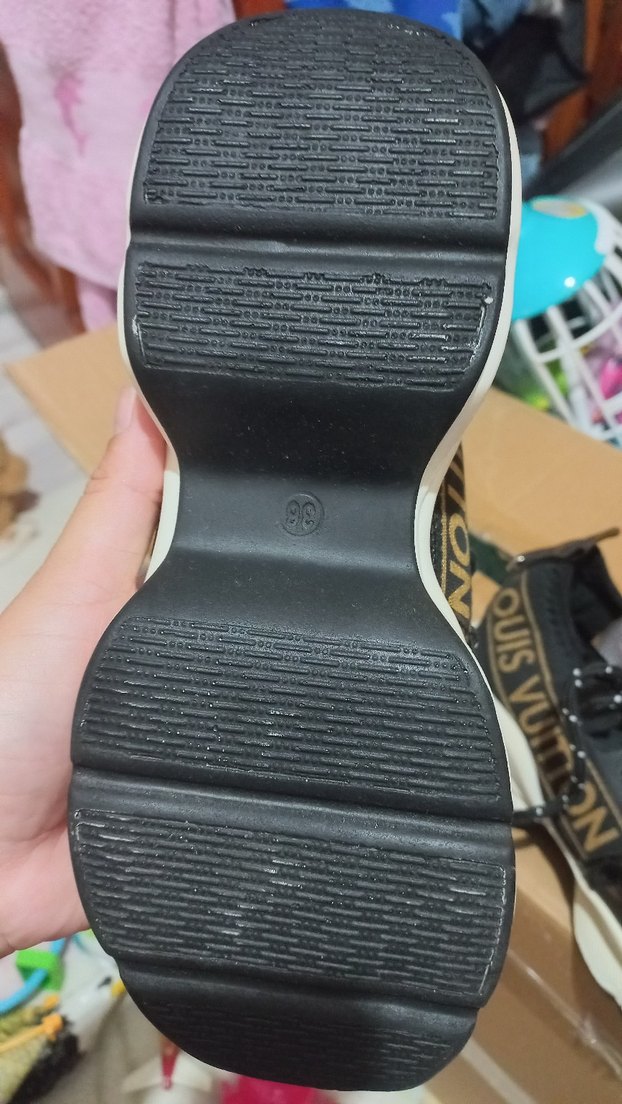 Yüksek Topuklu Louis Vuitton Spor Ayakkabı - Görsel 3