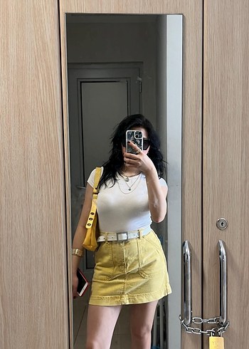Sarı Kemerli Sokak Stili Mini Etek