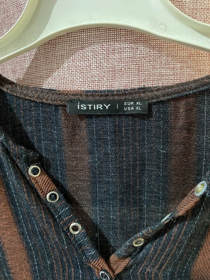 Düğmeli V Yaka Kadın Gömlek - Görsel 4