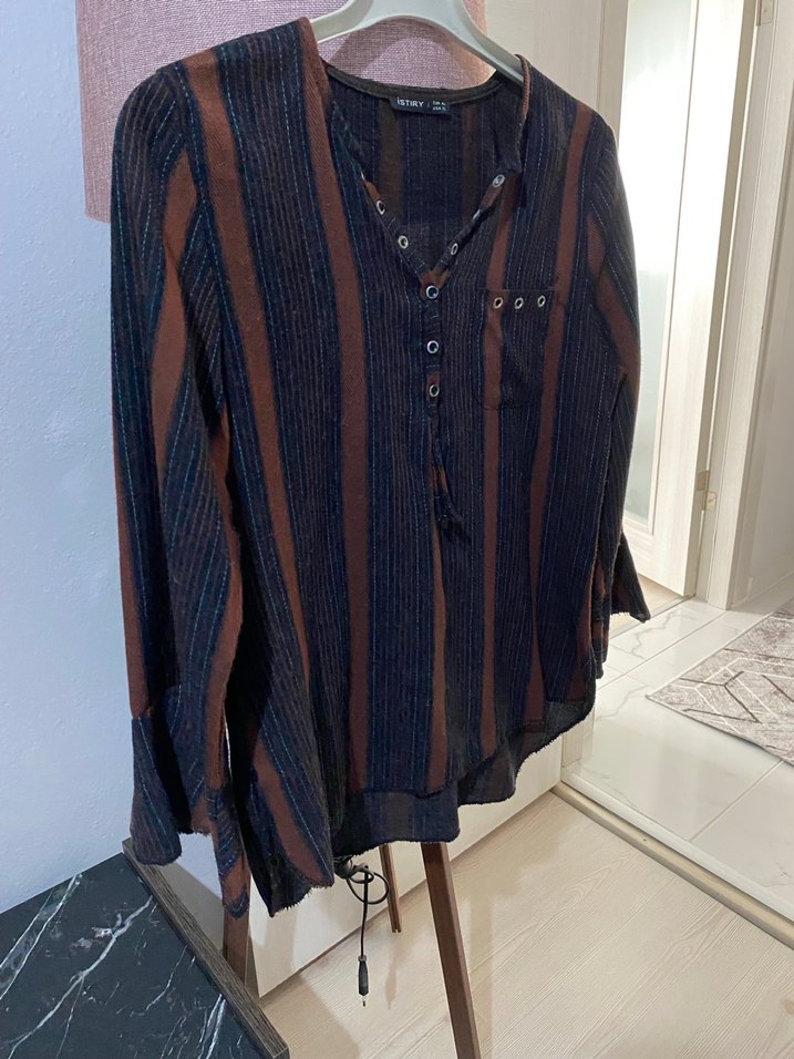 Düğmeli V Yaka Kadın Gömlek - Görsel 3