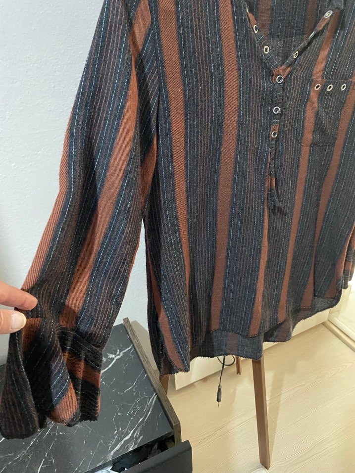 Düğmeli V Yaka Kadın Gömlek - Görsel 2