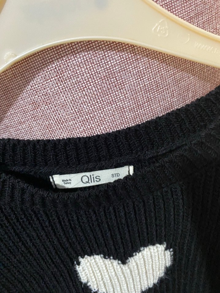 Siyah Nakışlı Kadın Triko Kazak - Görsel 4