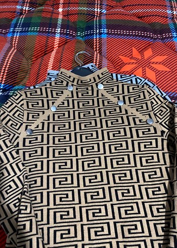 Düğmeli Balıkçı Yaka Kahverengi Desenli Triko Elbise - Görsel 3