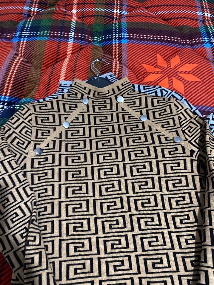 Düğmeli Balıkçı Yaka Kahverengi Desenli Triko Elbise - Görsel 3