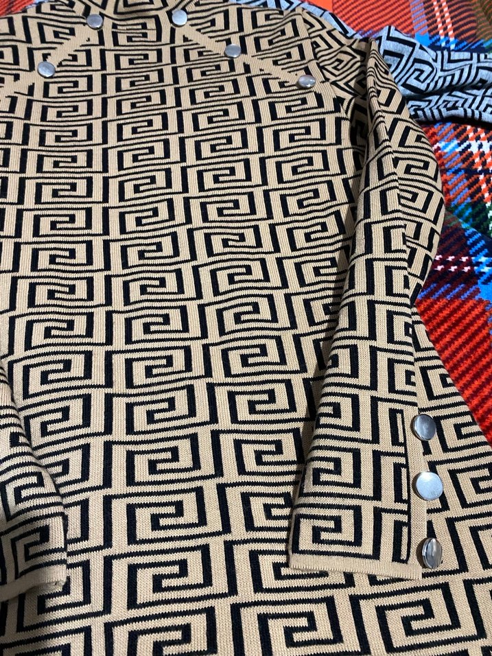 Düğmeli Balıkçı Yaka Kahverengi Desenli Triko Elbise - Görsel 2