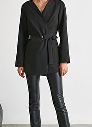 Siyah Kuşaklı Blazer Ceket