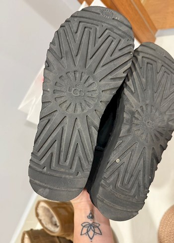 38 Beden Siyah Ugg