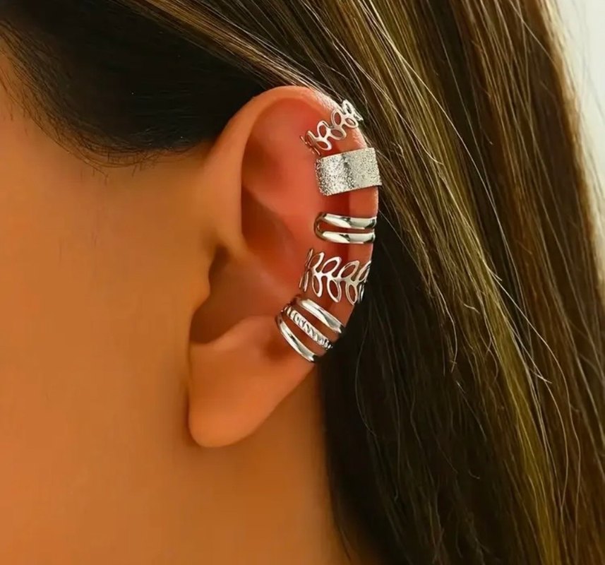 Bohem Zincir Detaylı Gümüş Renkli Küçük Küpeler - Görsel 3