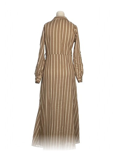 m Beden PreLoved Uzun Elbise %70 İndirimli.