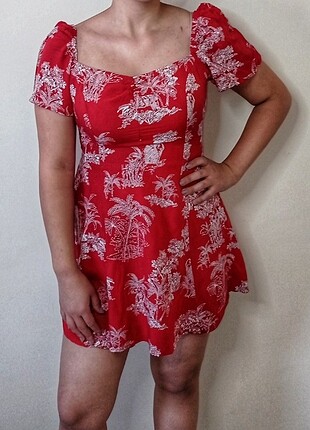 Kırmızı beyaz detaylı yazlık elbise