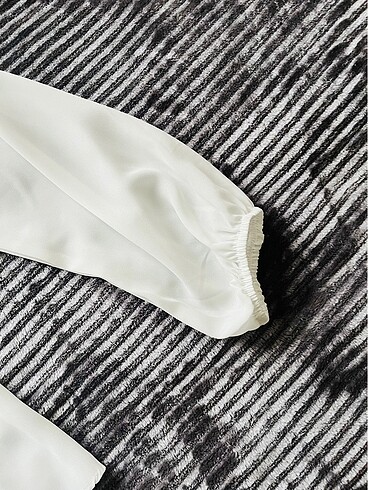 Beyaz Yaka Detaylı Gömlek - Görsel 3