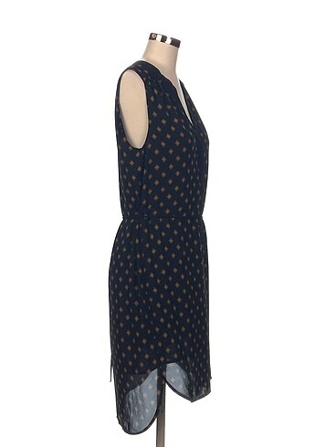 H&M H&M Kısa Elbise %70 İndirimli.