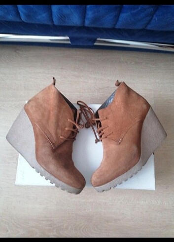 39 Beden İnci camel ve siyah bot