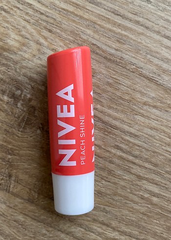 NIVEA Peach Shine Dudak Balm