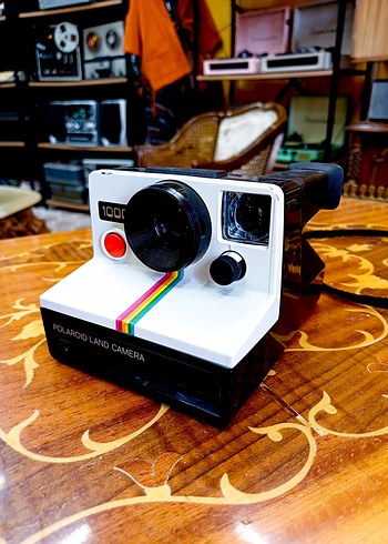 Beyaz Polaroid Land Film Kamerası