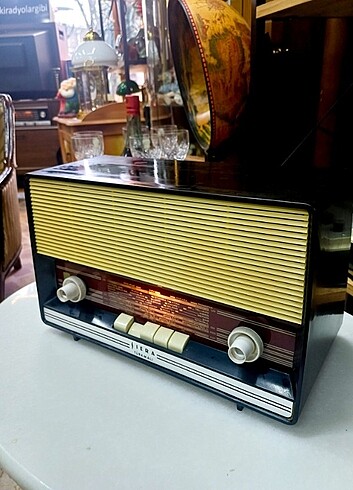 1960's Siera Marka Türk Yapımı Bakalit Lambalı Radyo 
