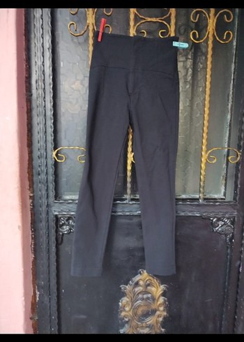 Siyah Kemerli Kadın Denim Pantolon