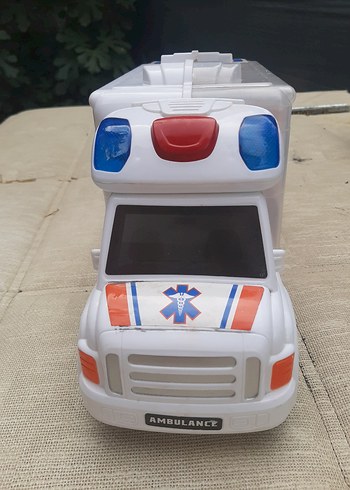 Renkli Beyaz Oyuncak Ambulans Araba