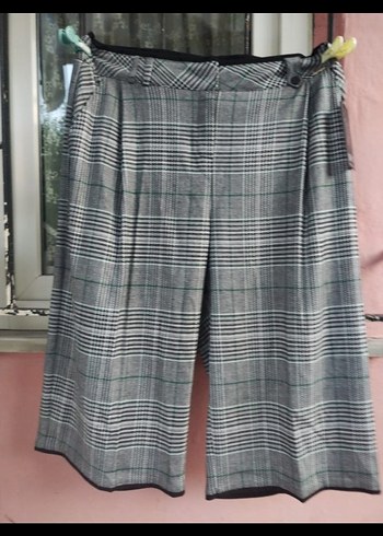 Gri Pilili Mini Kumaş Pantolon
