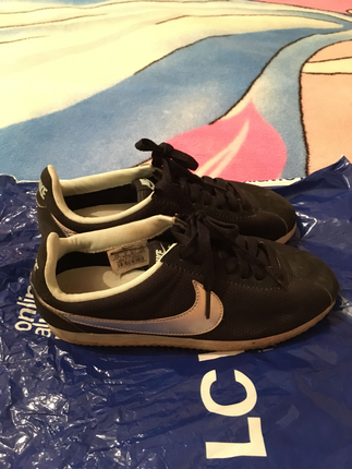 38 Beden siyah Renk Orjinal nikeNike