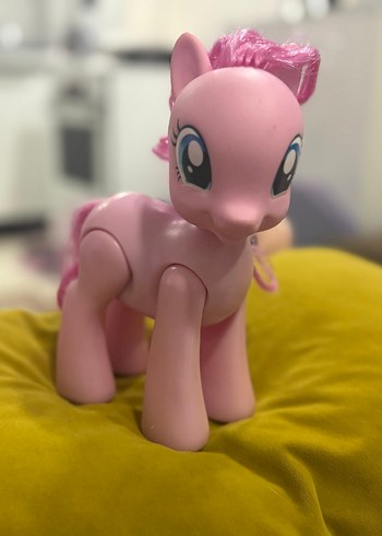 HASBRO TÜRKÇE KONUŞAN PONY PARTİ YILDIZI PİE
20.3 cm büyüklük - Görsel 3