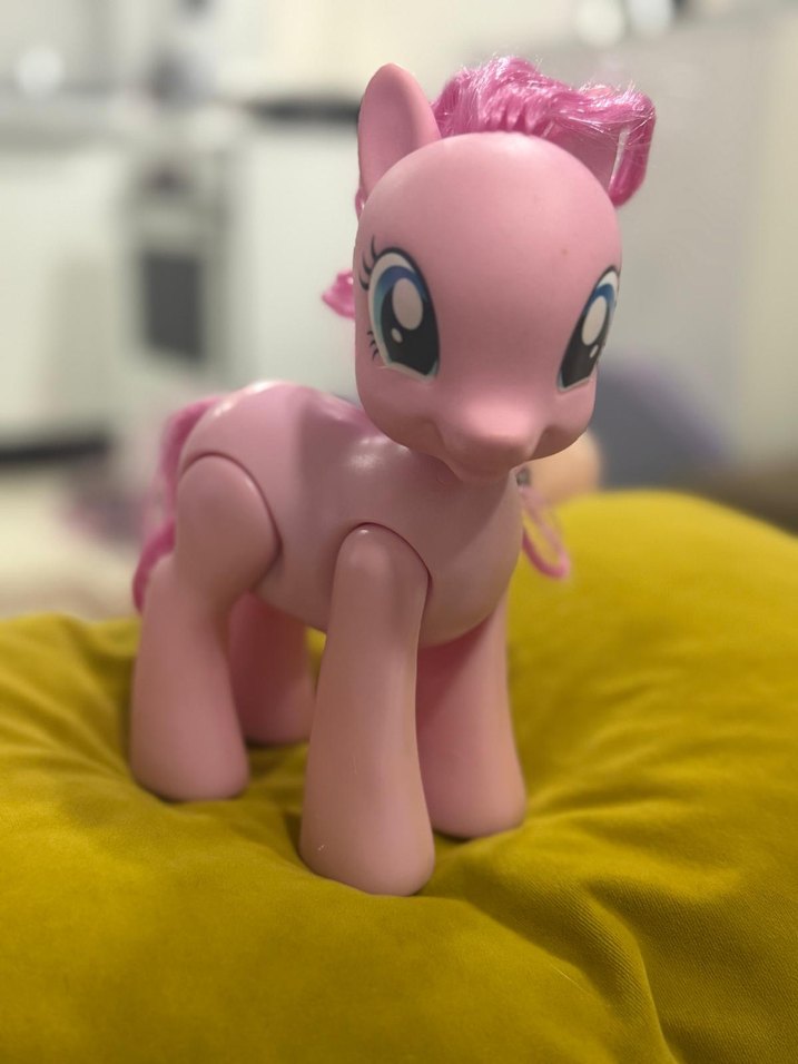 HASBRO TÜRKÇE KONUŞAN PONY PARTİ YILDIZI PİE
20.3 cm büyüklük - Görsel 3