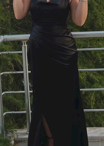Siyah Sırt Detaylı Uzun Abiye - Görsel 2