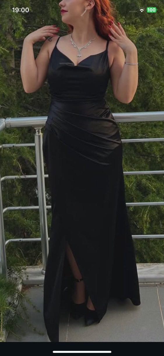 Siyah Sırt Detaylı Uzun Abiye - Görsel 2