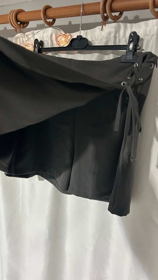 Bağlama Detaylı Gri Mini Şort Etek - Görsel 2