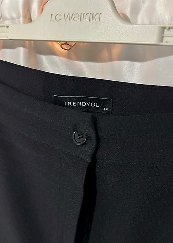 Siyah Paçası Yırtmaçlı Wide Leg Kumaş Pantolon - Görsel 2