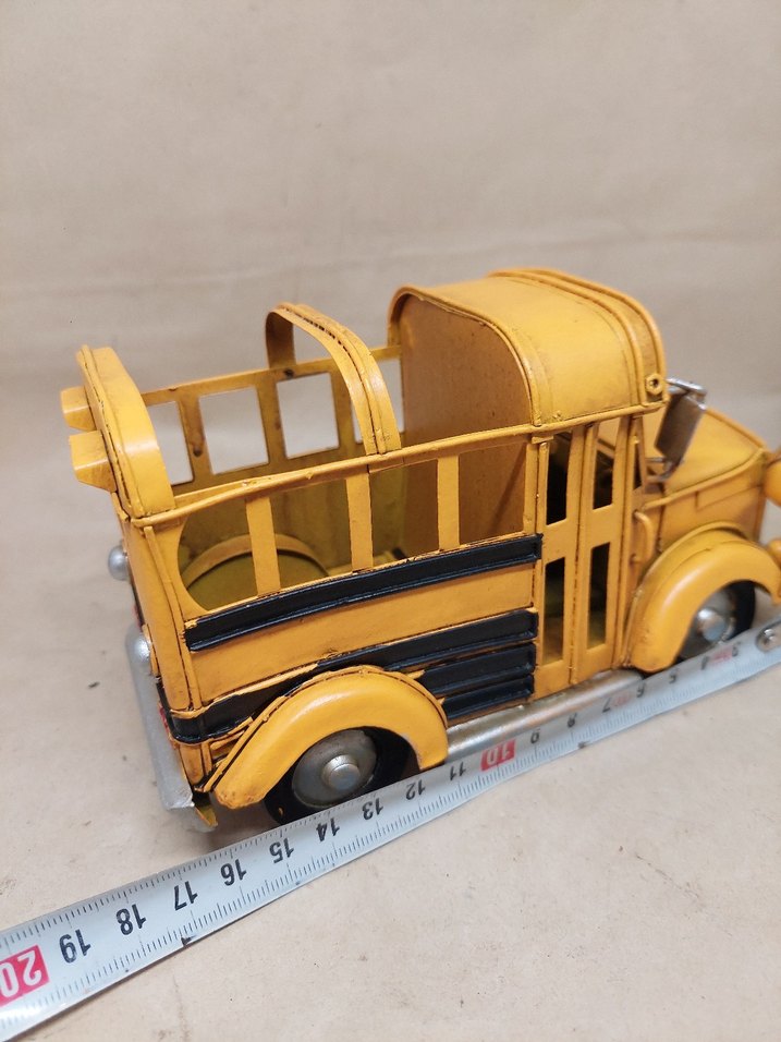 Renkli Sarı vintage Araba - Görsel 3