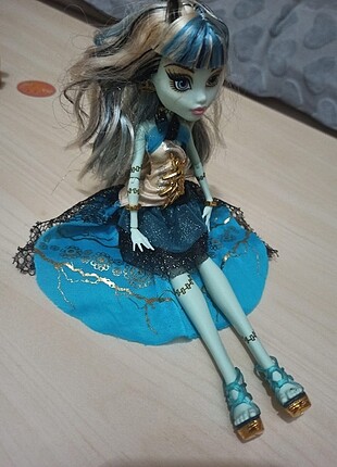  Beden Renk Monster High Bebeği