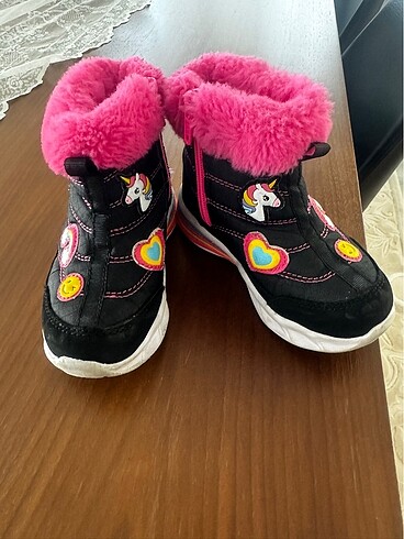 23 Beden Skechers bot