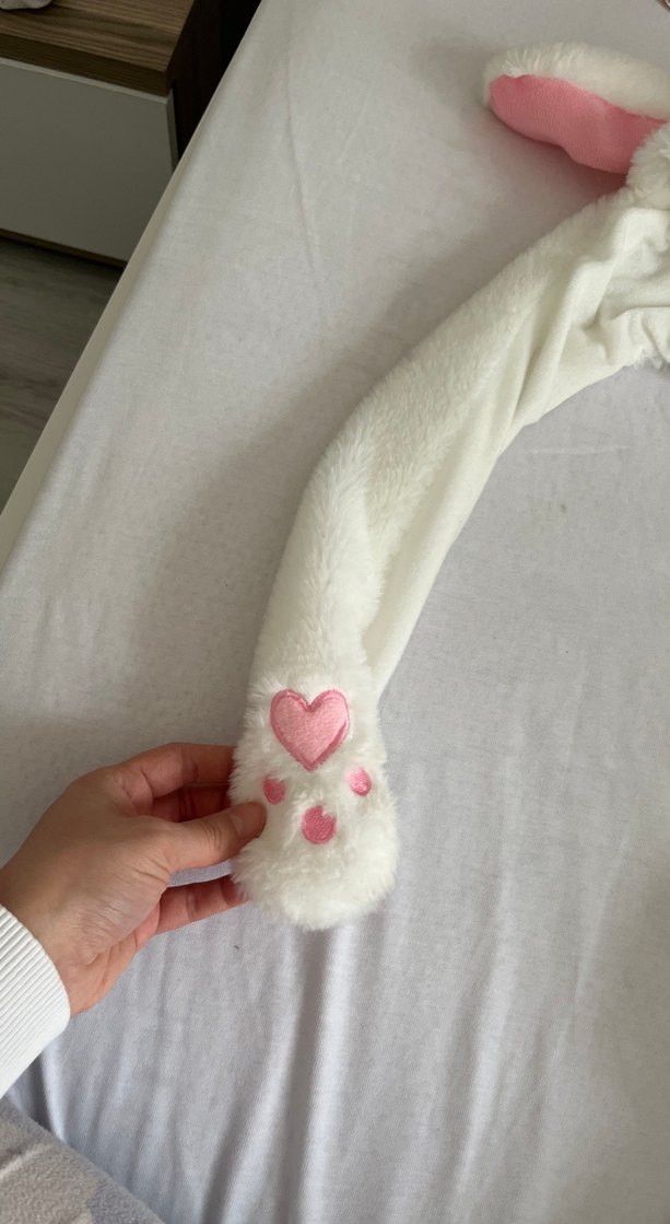 Beyaz Peluş Çocuk Şapkası Kulaklı ve Nakışlı - Görsel 2