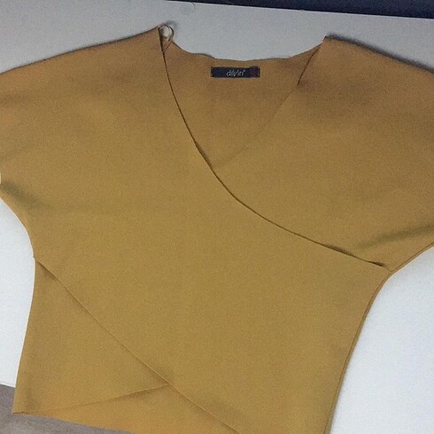 V yaka kruvaze hardal sarısı crop bluz