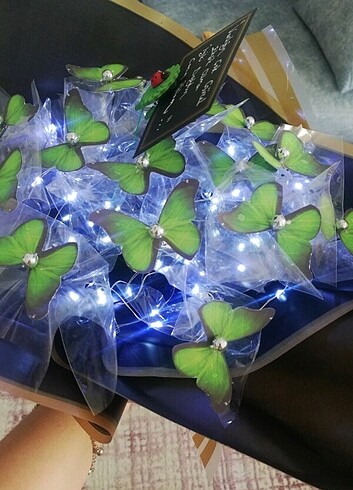 LED Işıklı Kelebek Modelli Çiçek Buketi