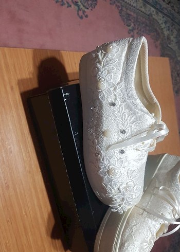 Dantel İşlemeli Beyaz Dolgu Topuklu Kadın Spor Ayakkabı - Görsel 4