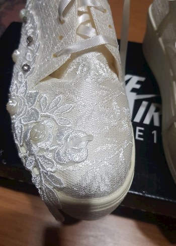 Dantel İşlemeli Beyaz Dolgu Topuklu Kadın Spor Ayakkabı - Görsel 5