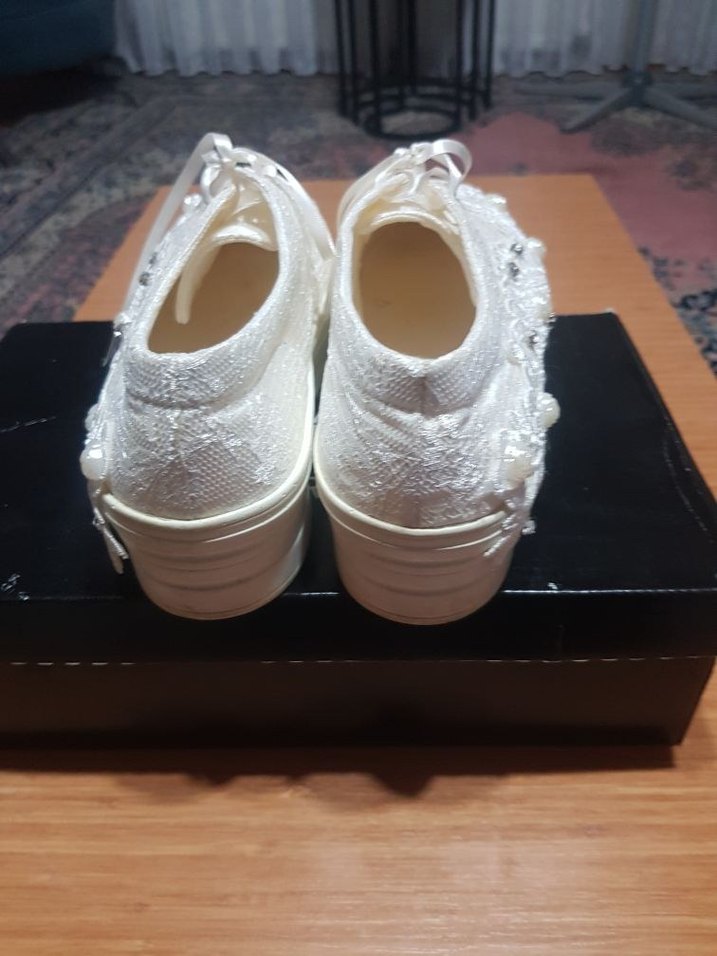 Dantel İşlemeli Beyaz Dolgu Topuklu Kadın Spor Ayakkabı - Görsel 2