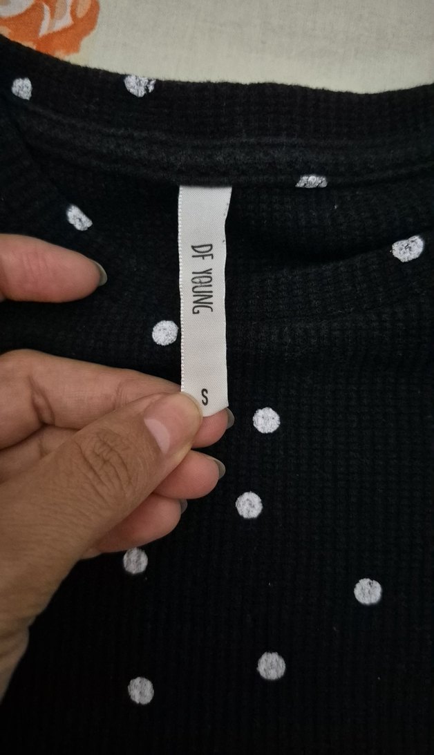 Siyah puantiyeli tşirt (crop tarzı) S beden - Görsel 3