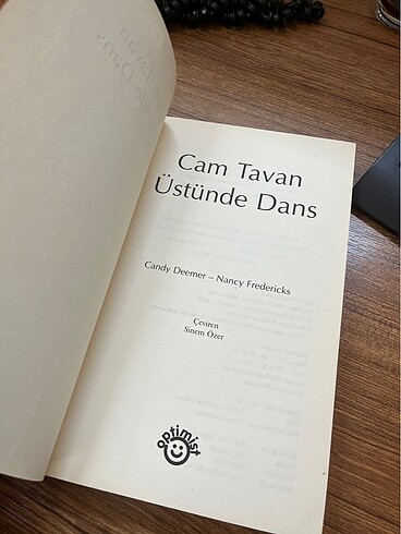  Cam tavan üstünde dans kitabı
