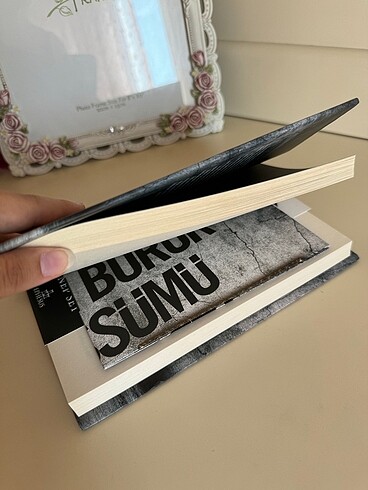  Beden Renk Siyahın buruk tebessümü