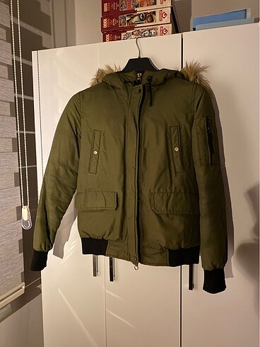 Bershka Haki Mont Small