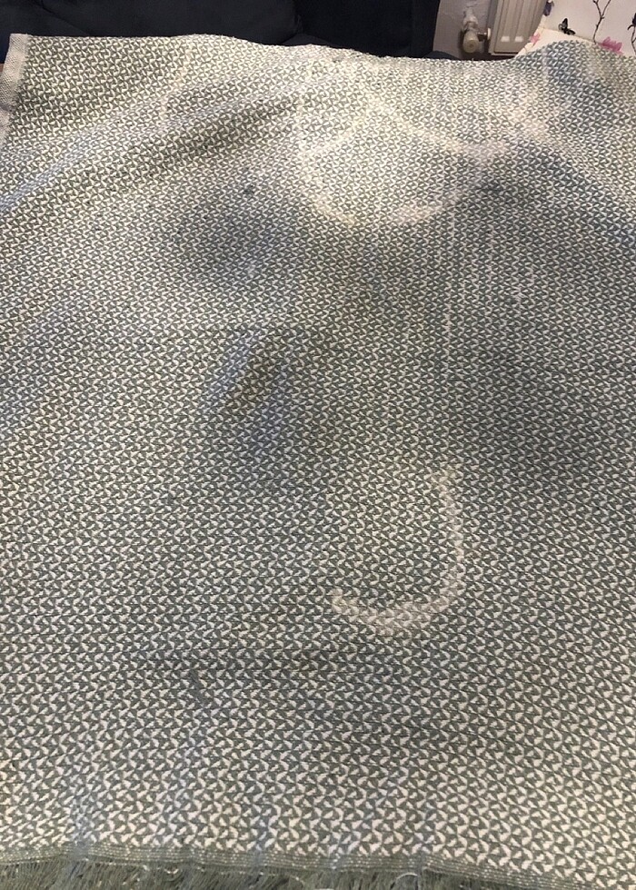 İki tane Çekyat koltuk örtüsü çamaşır suyu lekesi ve normal leke - Görsel 2