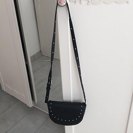 Bershka askılı çanta