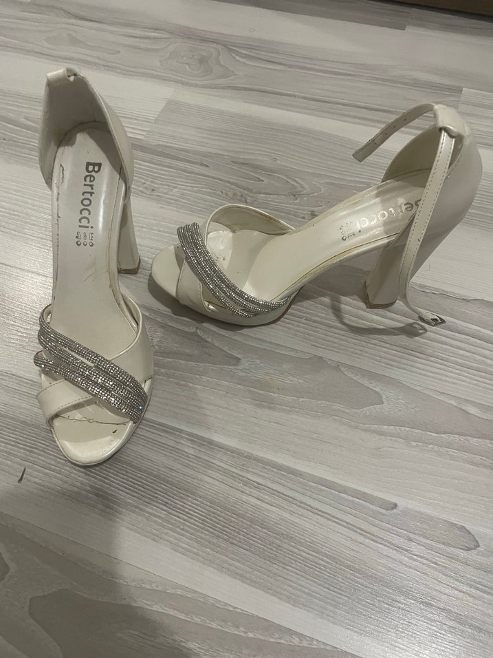 Beyaz Yılan Desenli Dolgu Topuklu Kadın Ayakkabı - Görsel 2