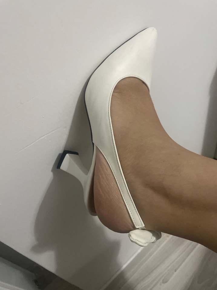 Beyaz Uzun Kollu Drapeli Tesettür Elbise - Görsel 5