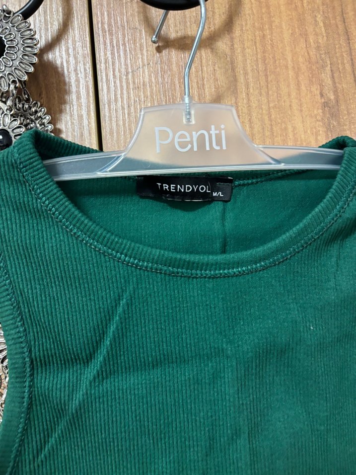 Yeşil, Yüksek Yakalı, Kolsuz Kadın Atlet - Görsel 2