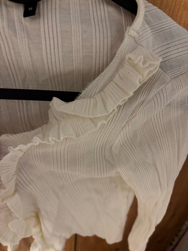 Fırfırlı Beyaz Keten V Yaka Bluz - Görsel 2